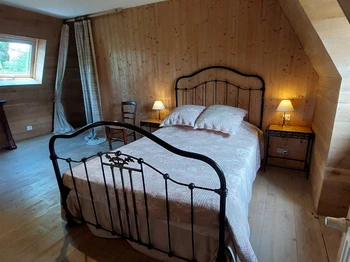 Chambre 1er étage lit 140