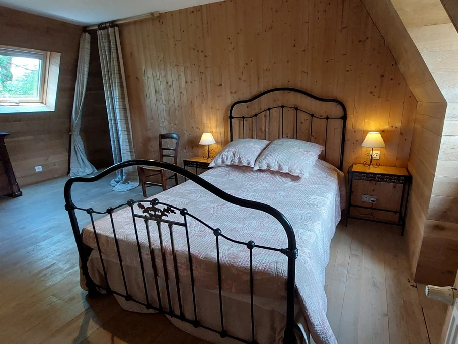 Chambre 1er étage lit 140