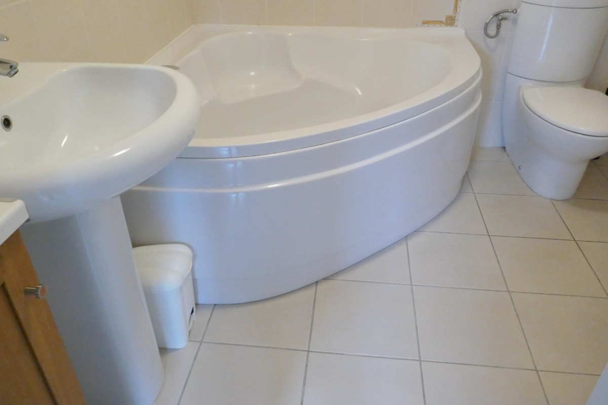 Salle de bain avec wc