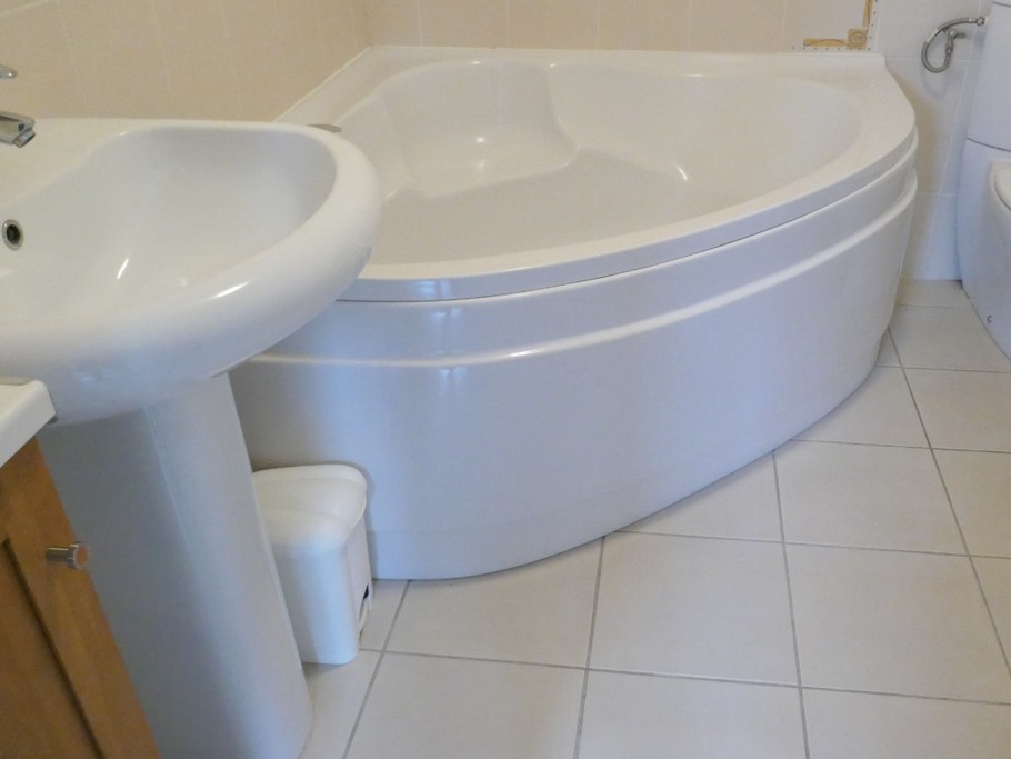 Salle de bain avec wc