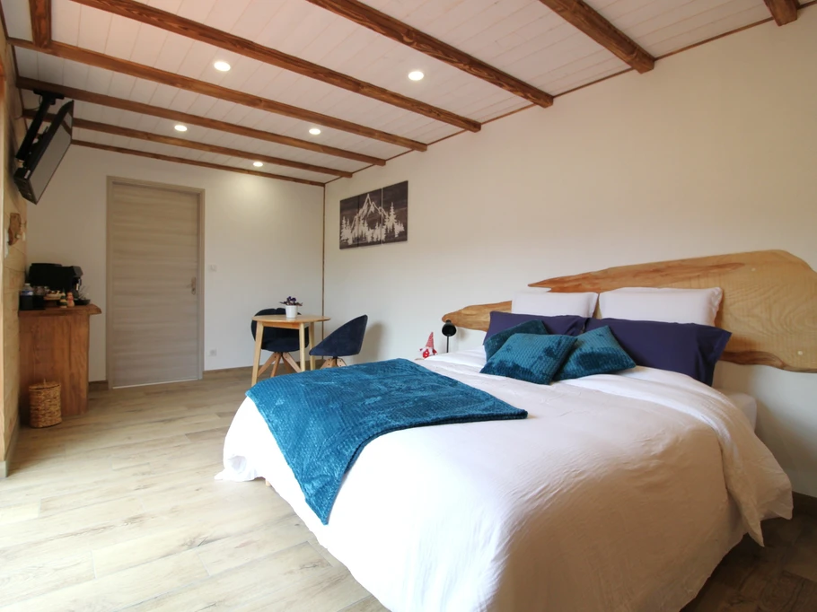 Lit 160x200 - Chambre d’hôtes La Pimprenelle : repos et nature – Vosges