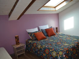 Chambre 1 lit 160 x 200 + 1 lit 80 x 200.
Télévision - Coffre fort