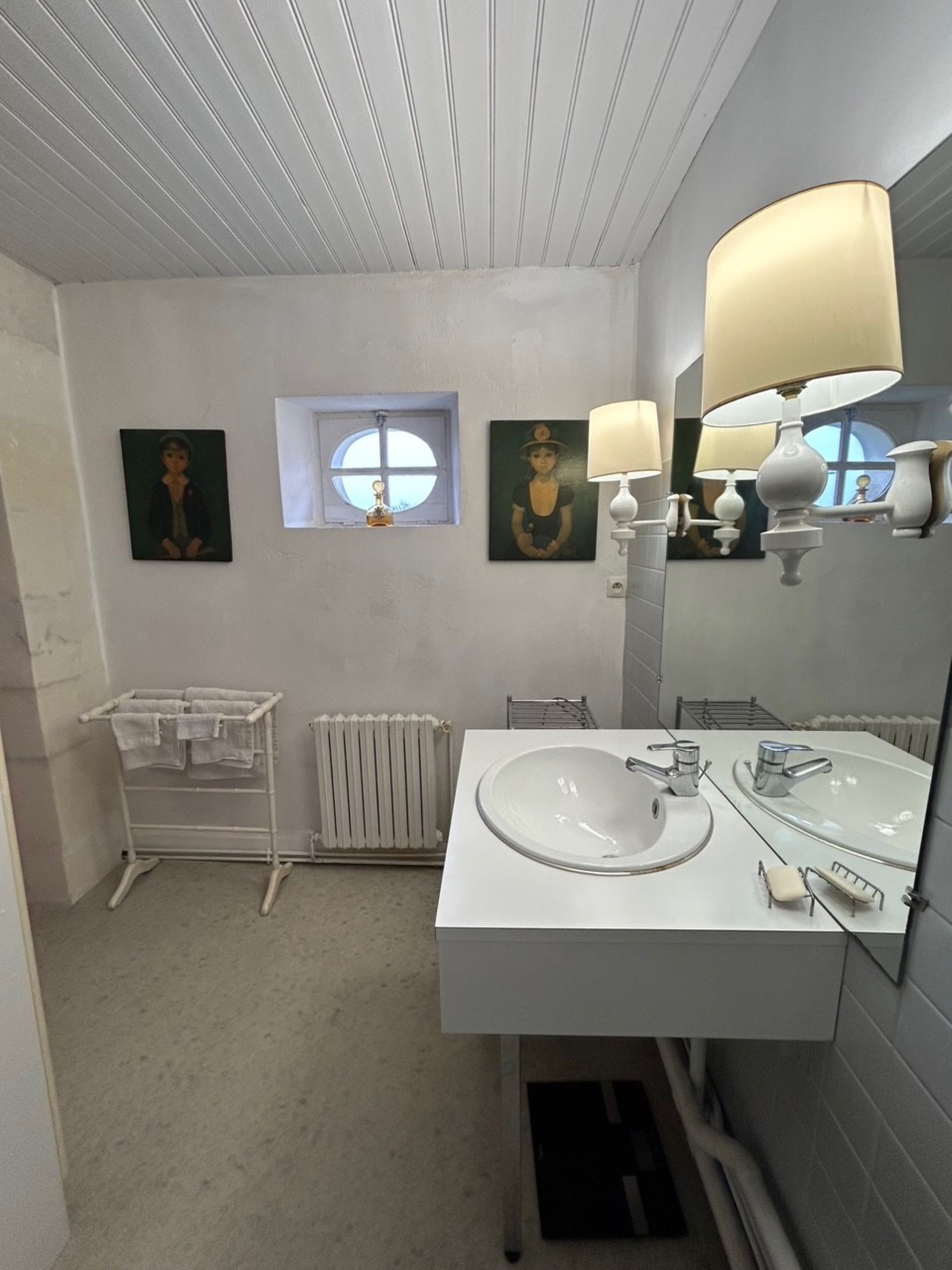Salle d'eau privé avec toilettes de la chambre Daniel Gareshé