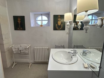 Salle d'eau privé avec toilettes de la chambre Daniel Gareshé
