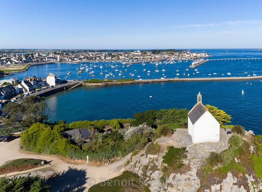 Vue sur Roscoff à 6 kms