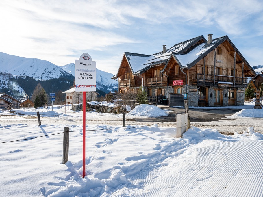 Le chalet vue du départ des cours ESF