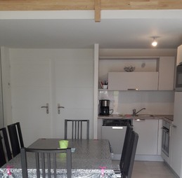 cuisine équipée, four, frigo, micro-ondes, congélateur, lave-vaisselle