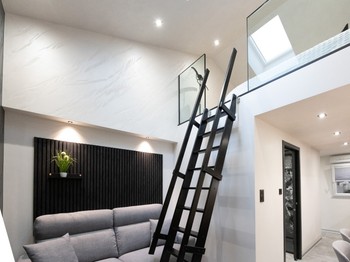Accès mezzanine en toute sécurité - Studio Le Cristal