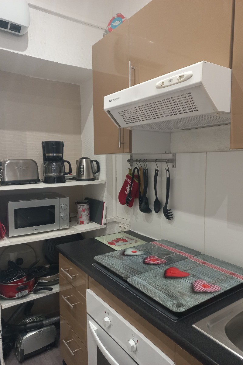 fitted kitchen