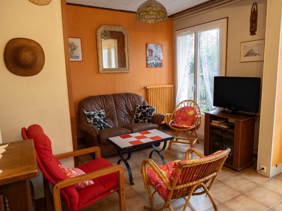 salon avec télé et wifi