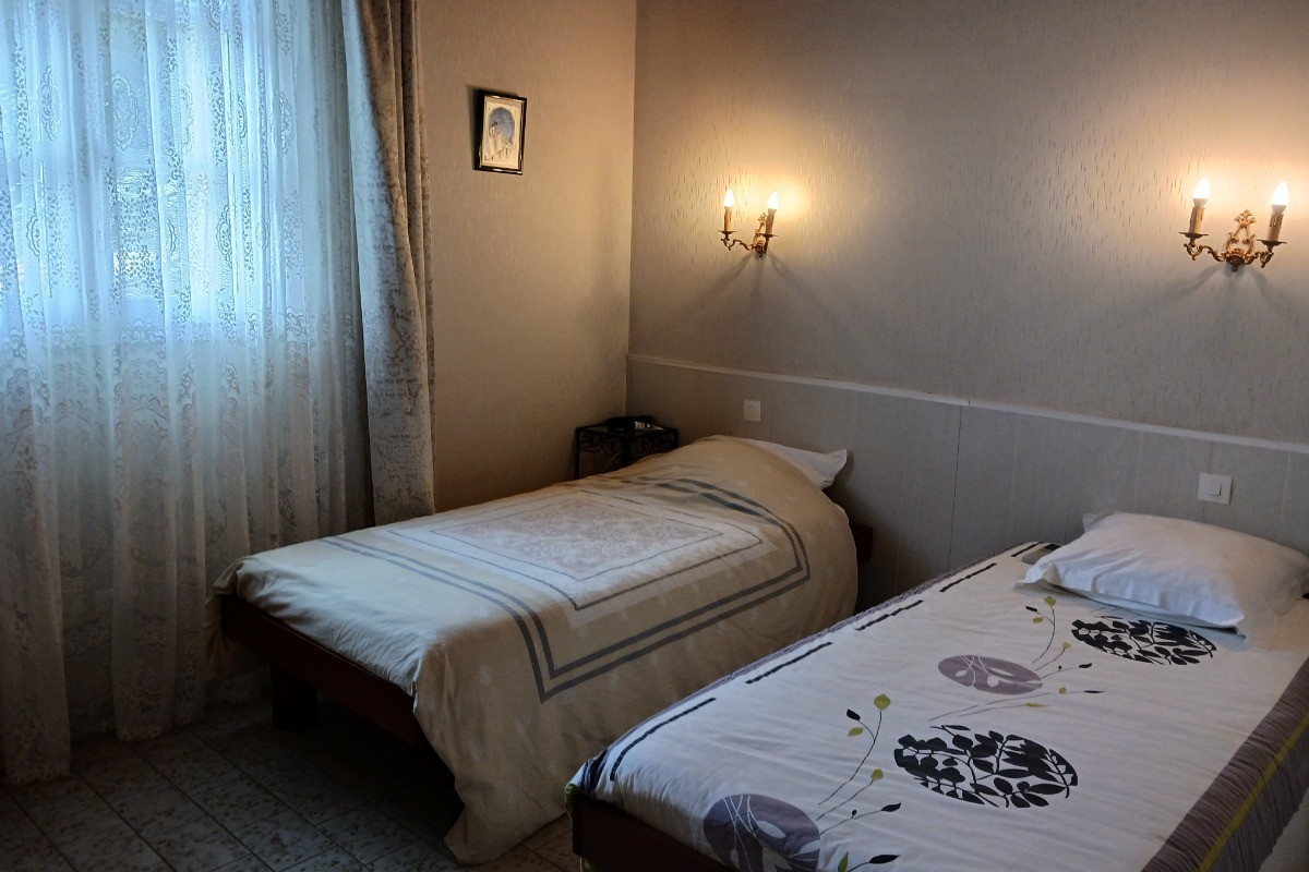 chambre avec 2 lits simples