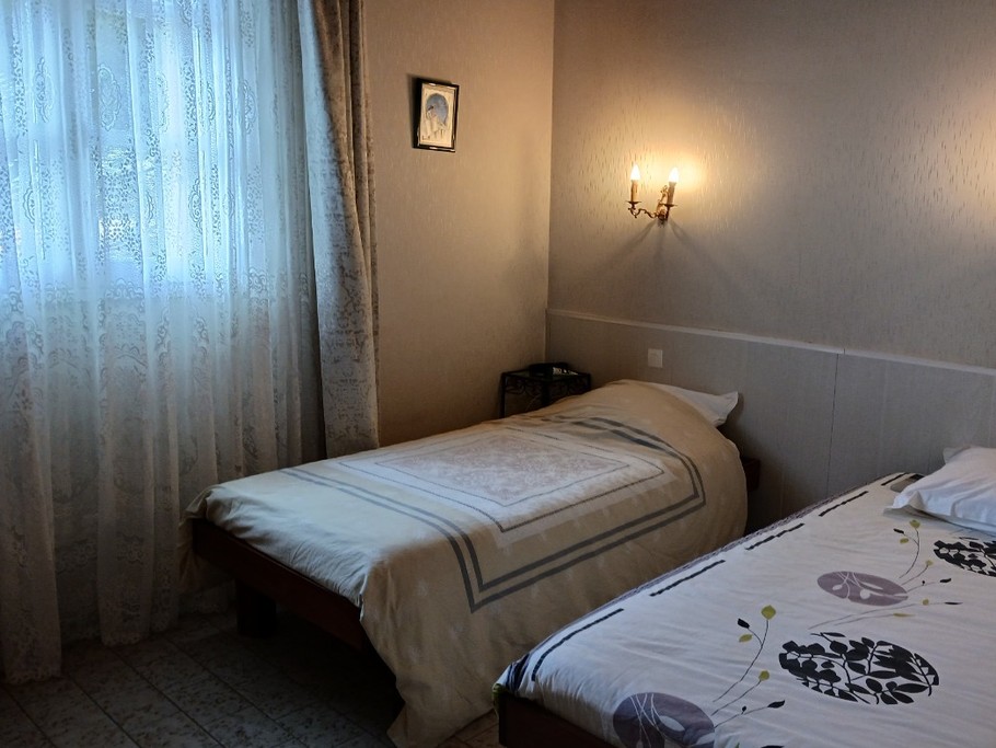 chambre avec 2 lits simples