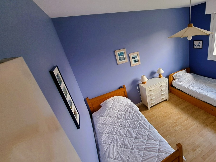 bedroom 2 beds 90 RDC