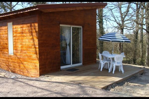 Chalets du camping de la Borde en Auvergne au cœur de l'Allier à Vieure