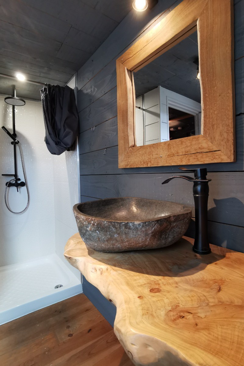 First floor: shower room