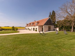 La bâtisse au Gite Entre Terres et Vignes à Châtillon sur Morin en Champagne