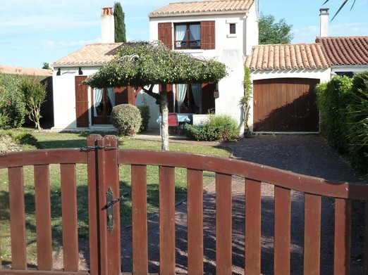 " La QUICHNOUNIERE " avec un jardin clos sur l'ile d'Oléron pour 6 personnes en Charente maritime