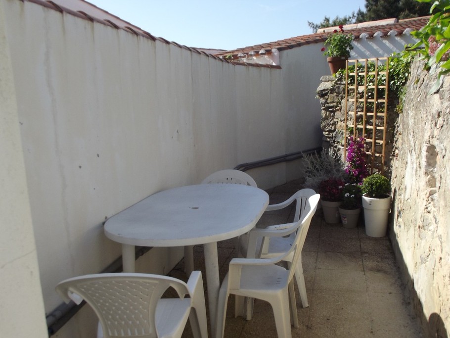 cour avec accès à la remise