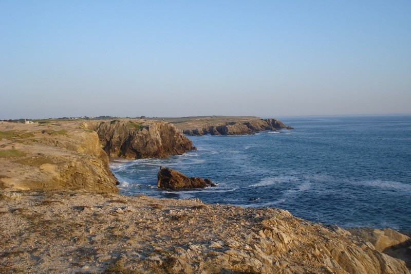 Côte sauvage par temps calme