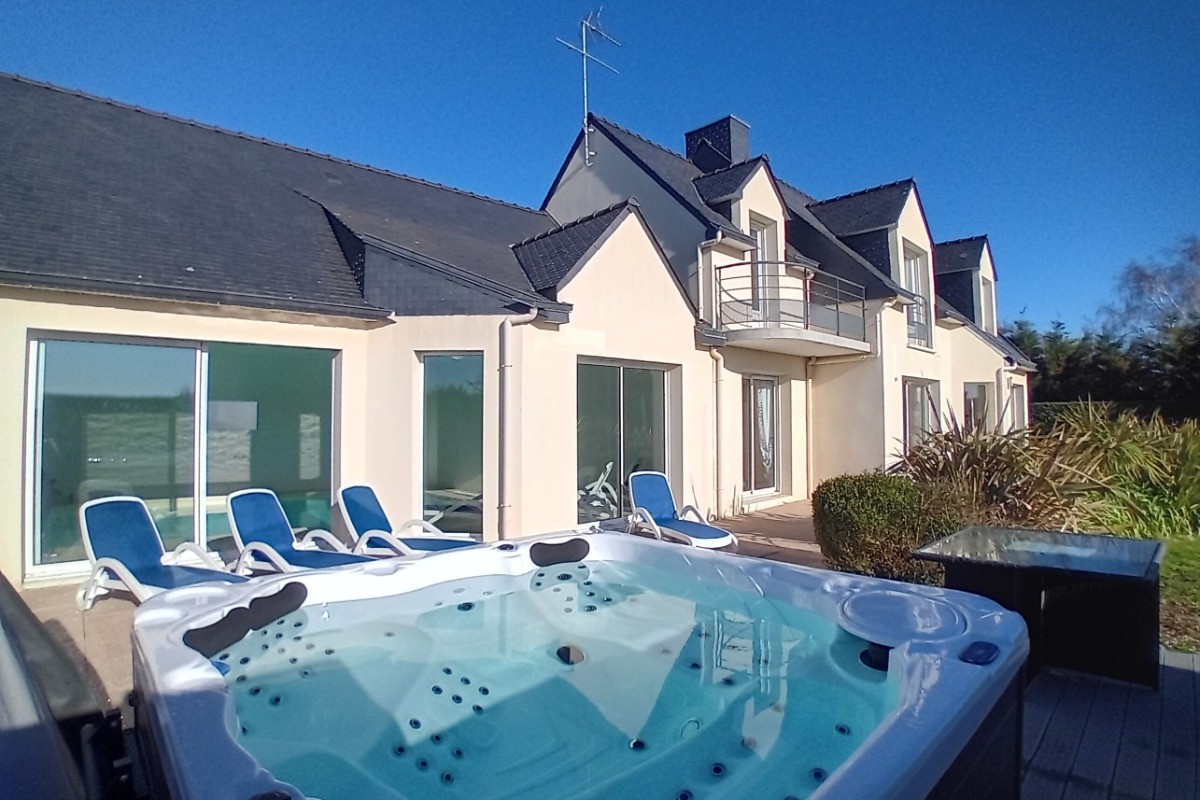 Spa, piscine intérieure et terrasse