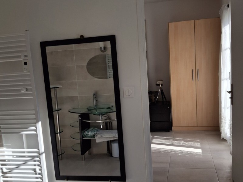 Salle d'eau contigu aux 2 chambres CUJI