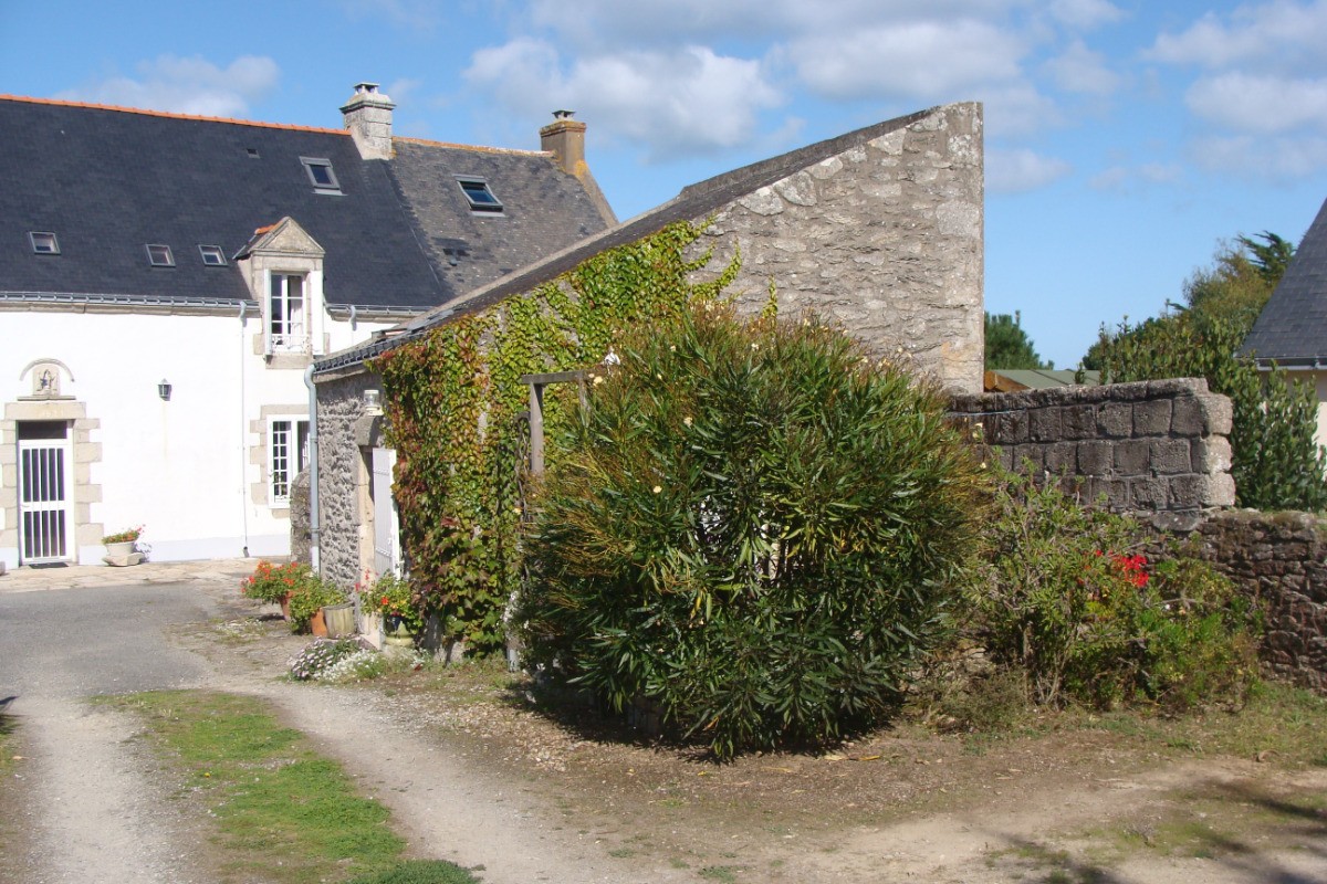 maisonnette pleine de charme - dans l'enceinte de la propriété