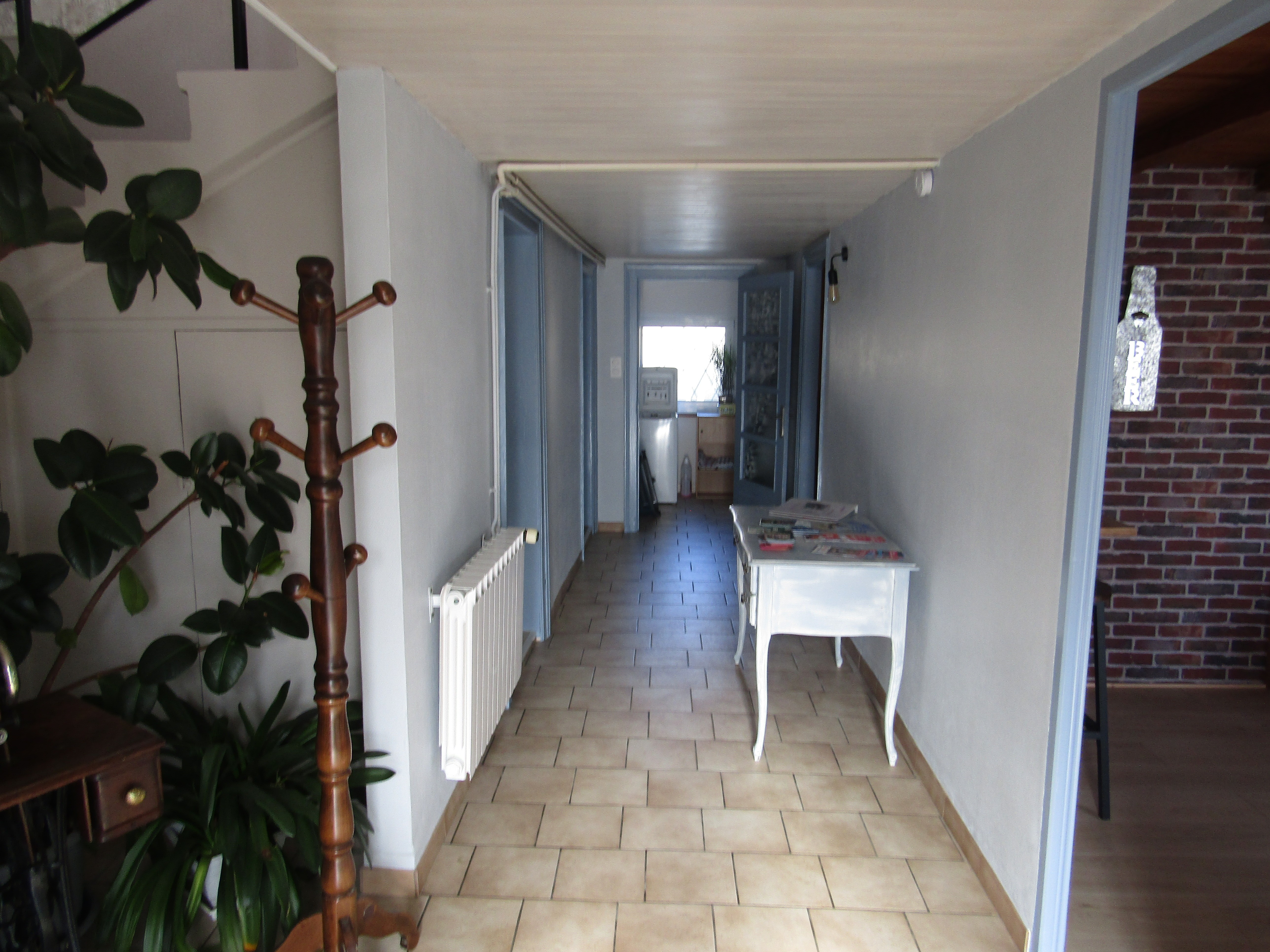 entrée desservant les pièces principales