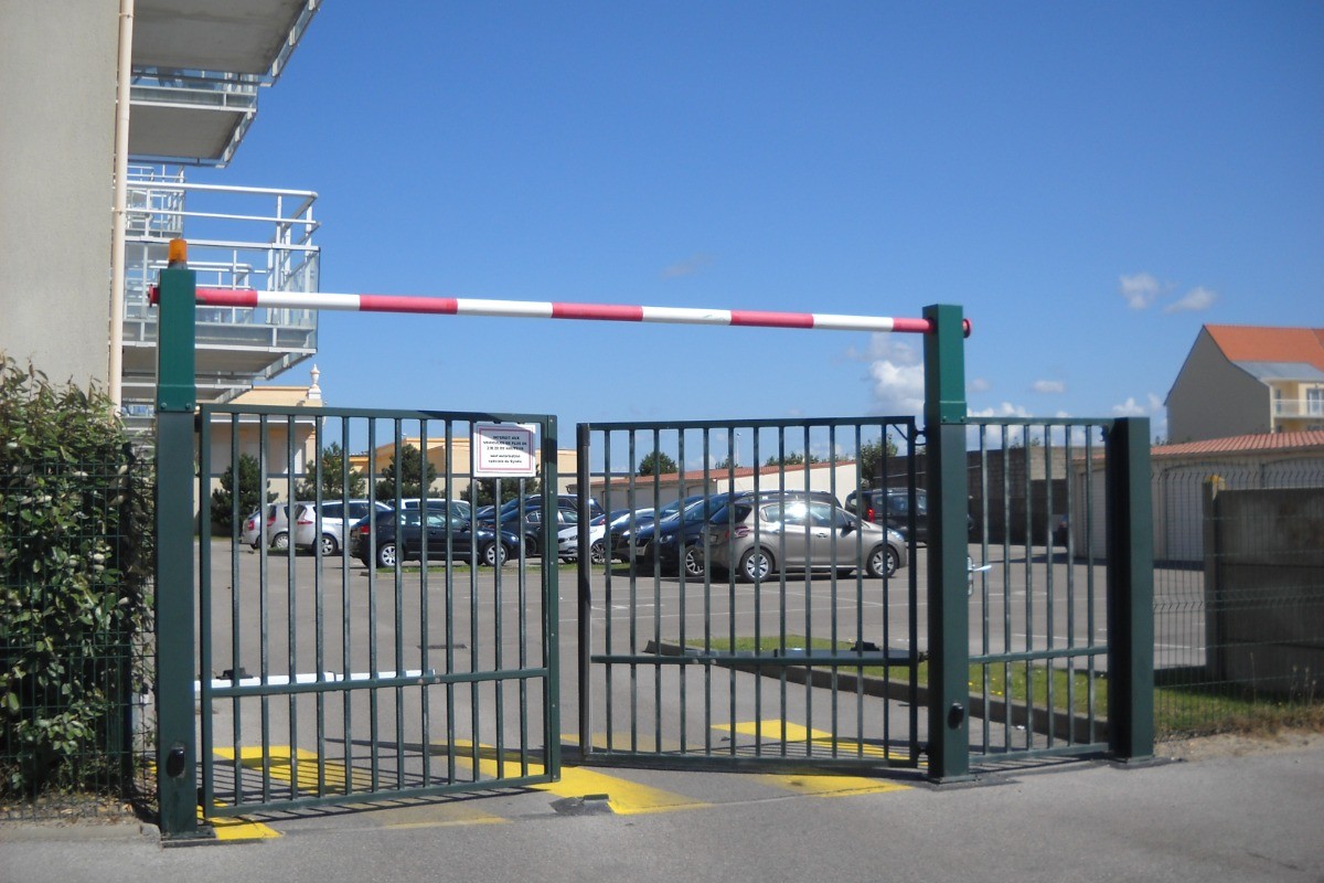 parking sécurisé et place numérotée