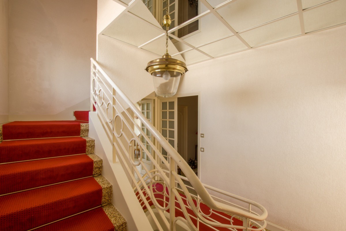 Escalier menant au 2ème étage