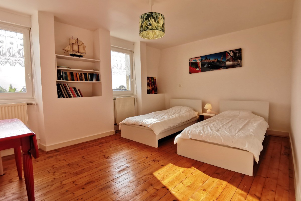 Etage: Chambre 3 avec 2 lits 90