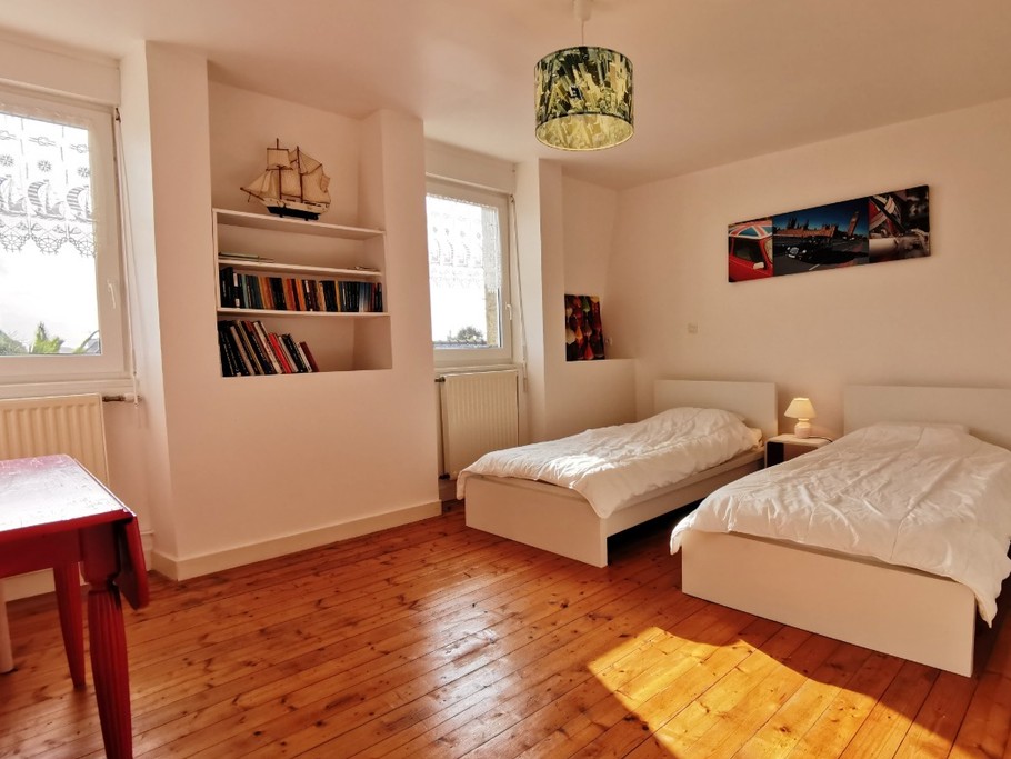 Etage: Chambre 3 avec 2 lits 90