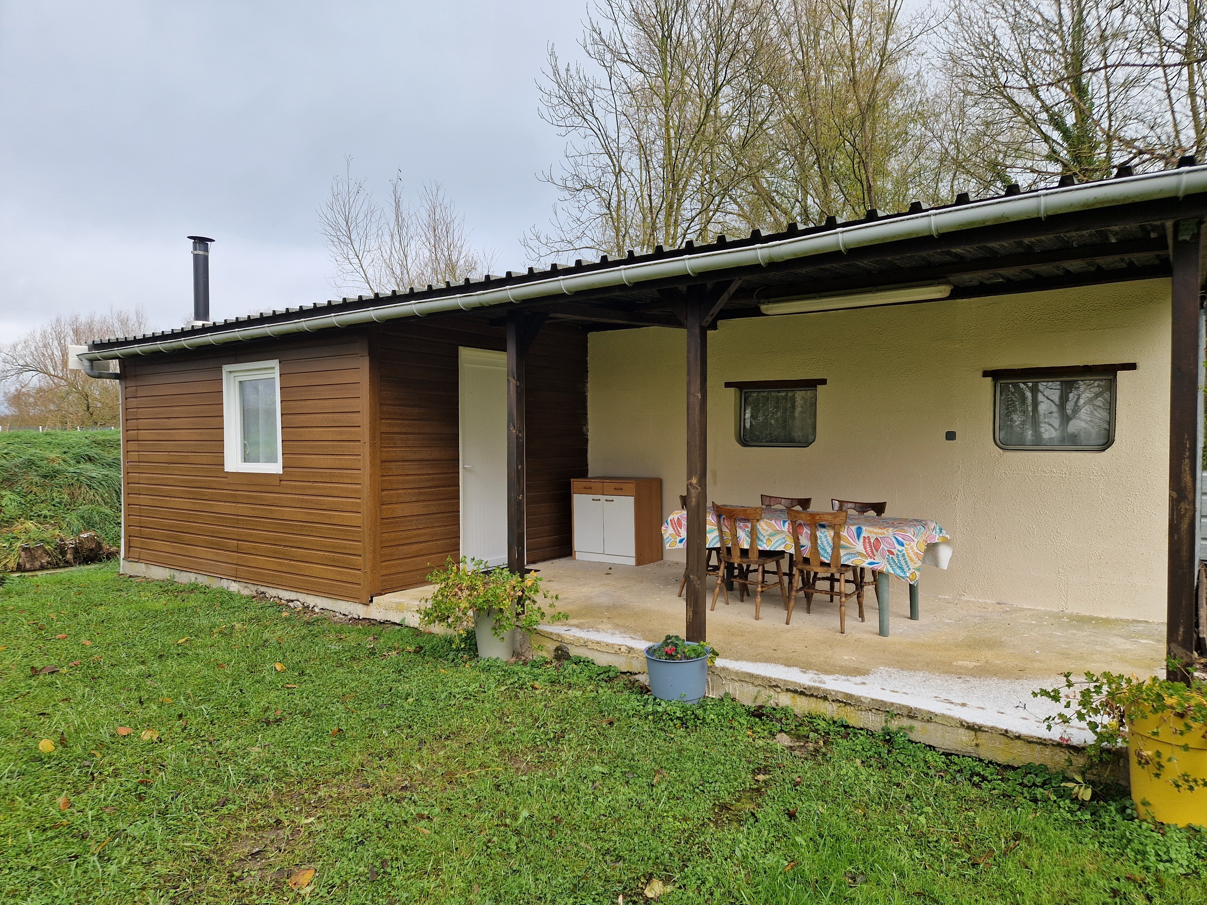 Terrace - Gite on the banks of the Canal de l'Est and the wild Meuse river