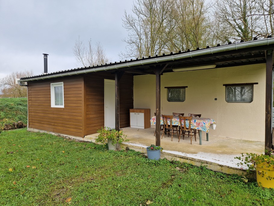 Terrasse - Gite au bord du Canal de l'Est et de la Meuse sauvage