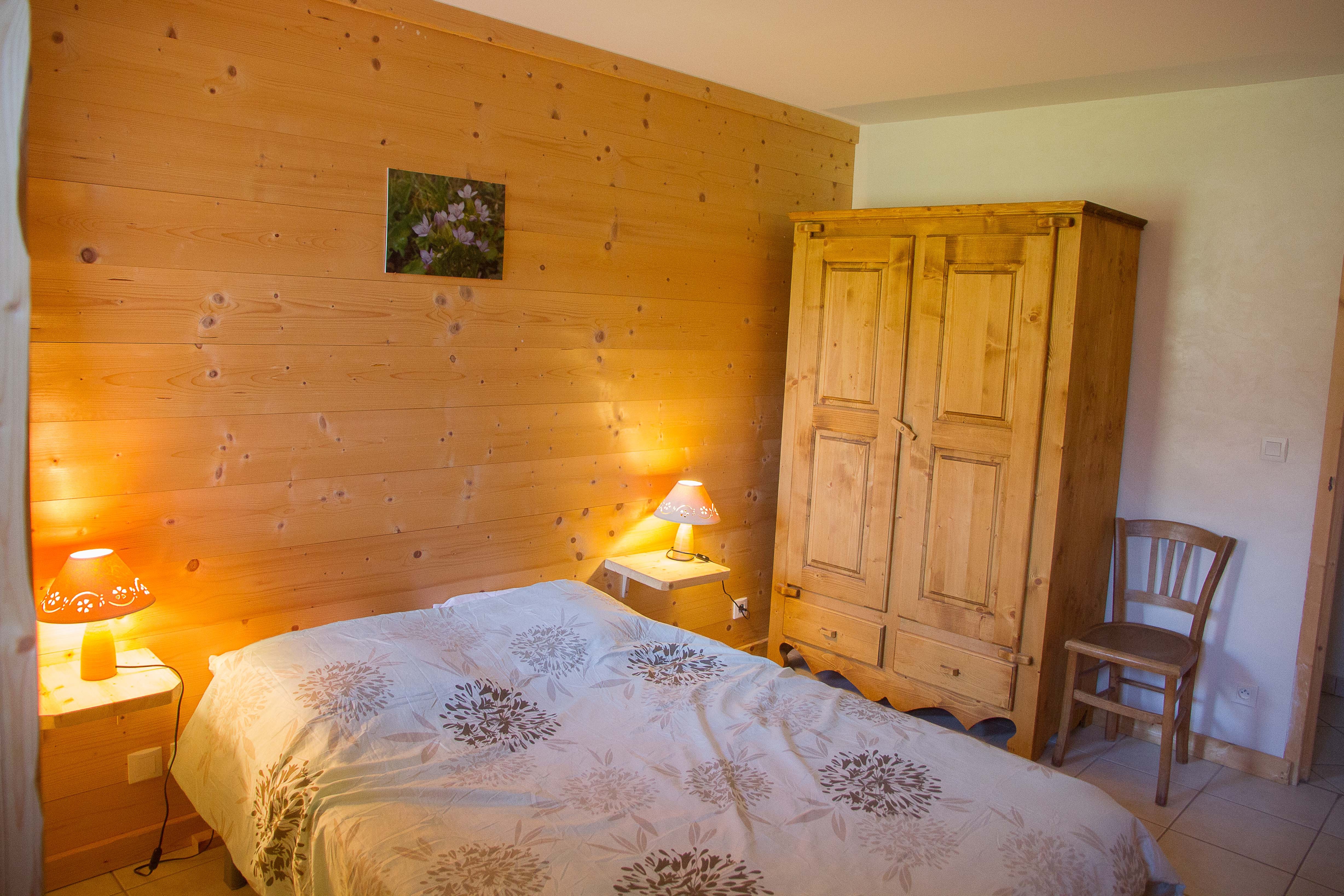 Chambre avec lit 140x190, accès extérieur