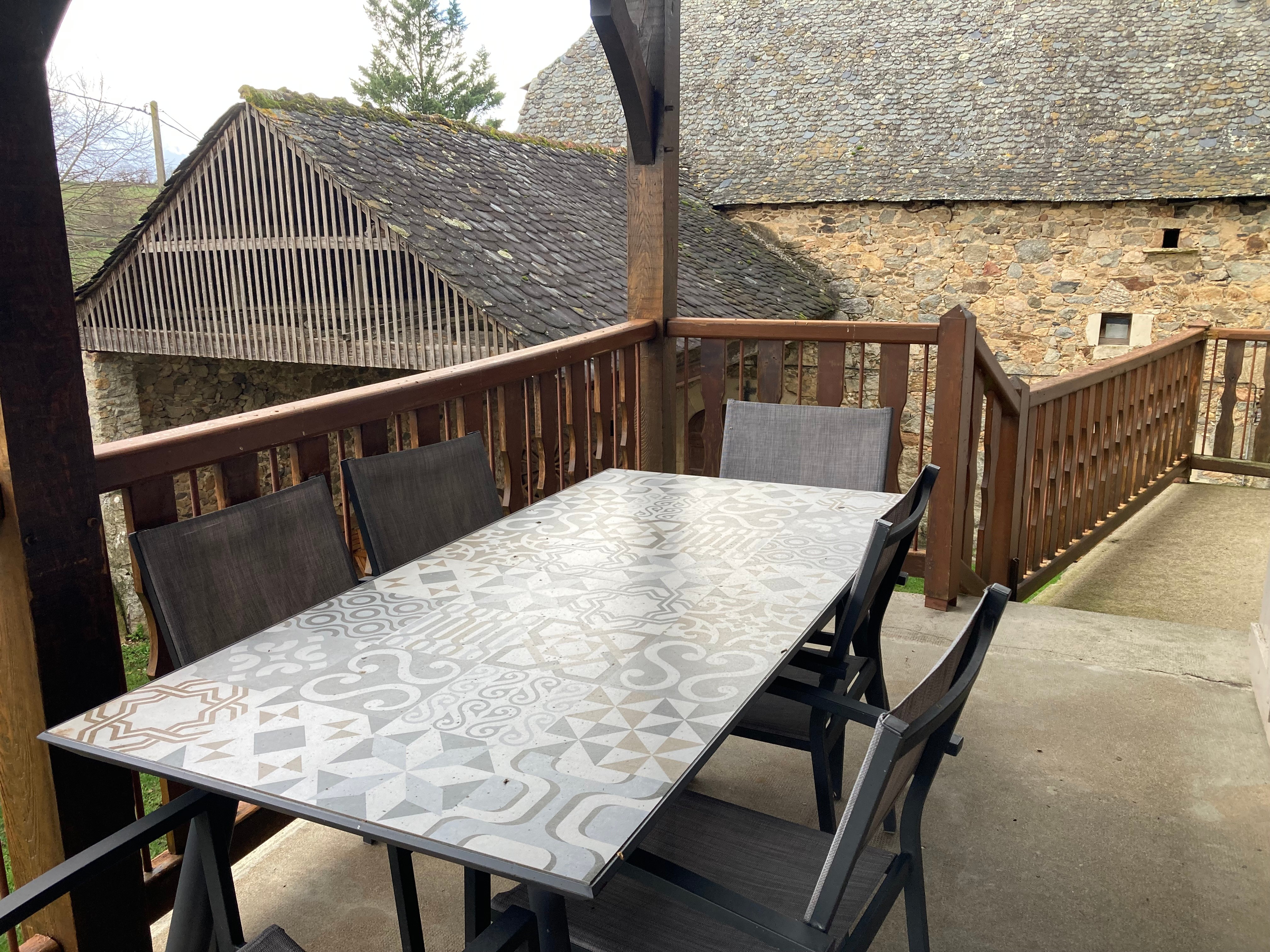 Terrasse avec salon de jardin