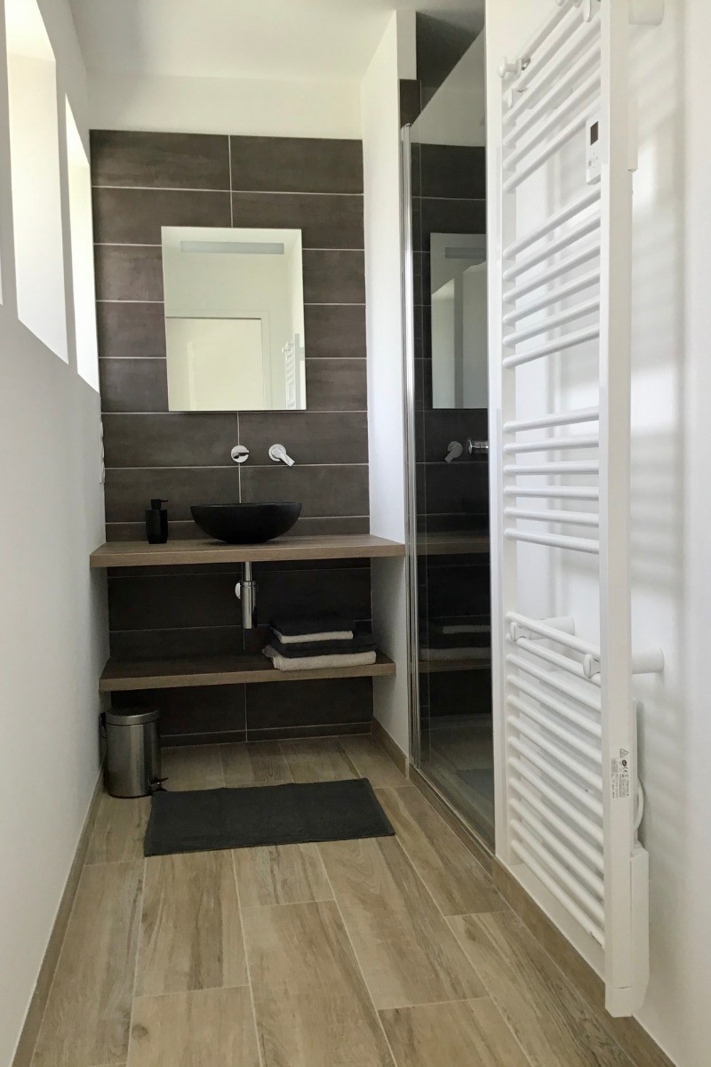 Salle d'eau privative à la chambre 1