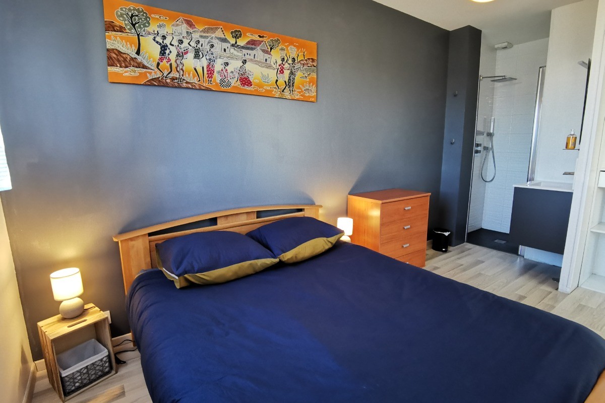 Chambre au RDC avec lit 140