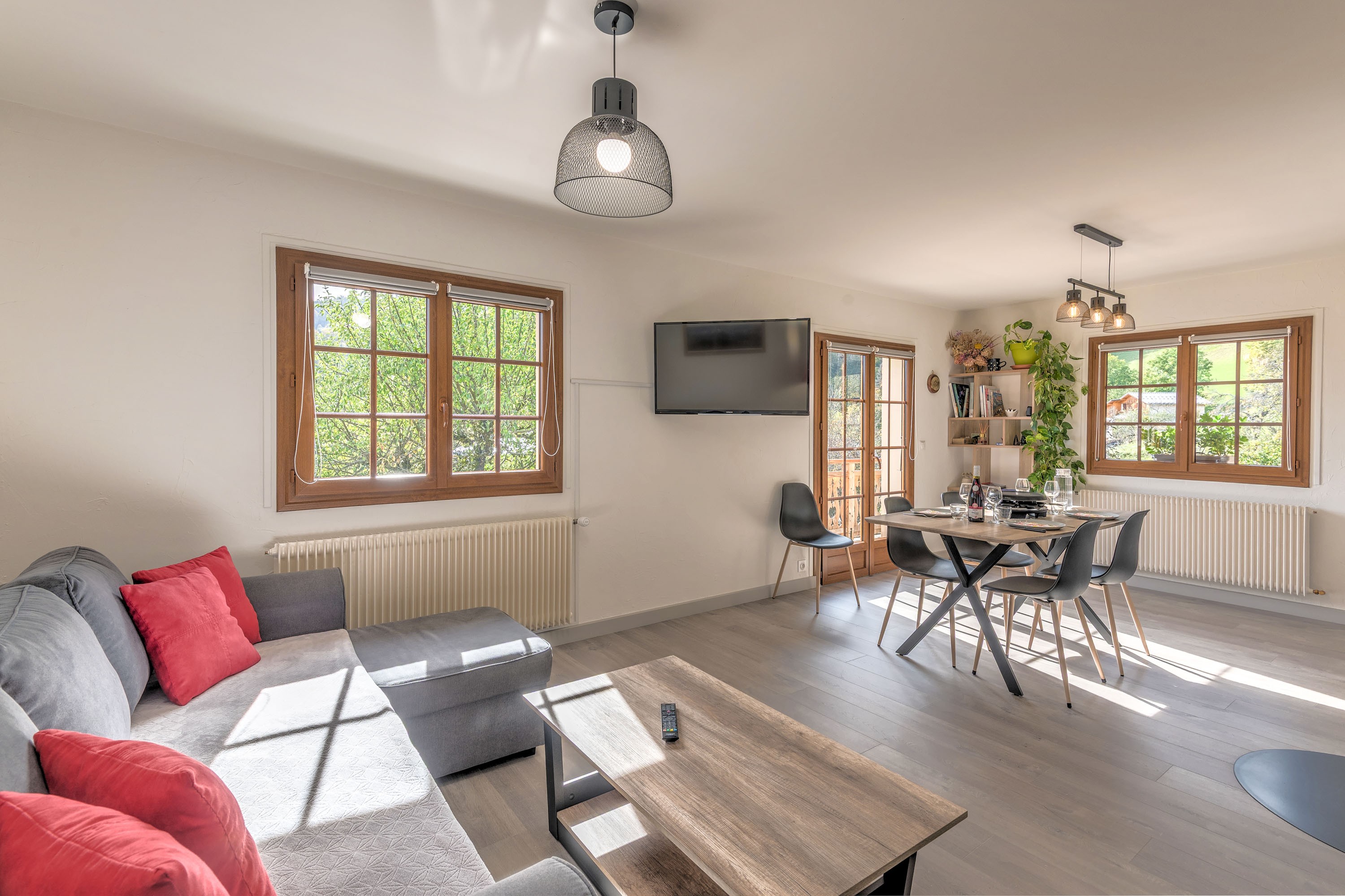 Living room – lounge with swivel TV