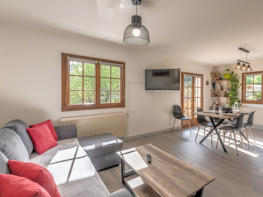 Living room – lounge with swivel TV