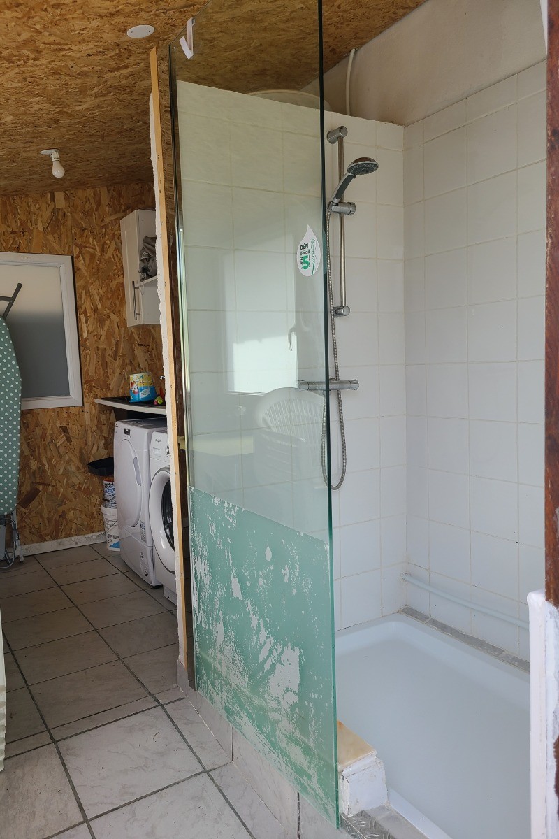 technical area with beach shower, washing machine and tumble dryer