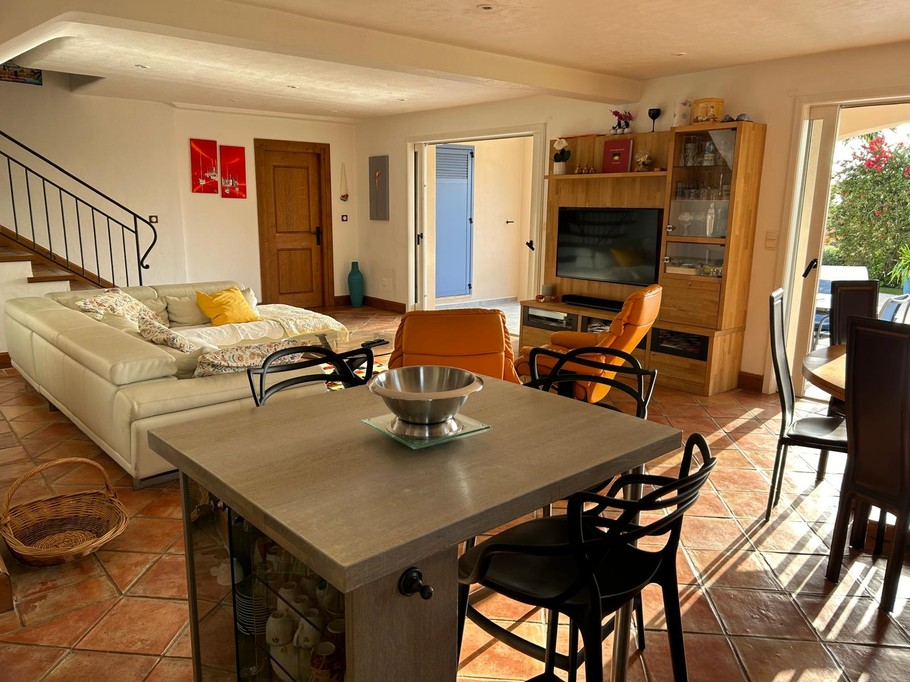 Villa Jacklou, une pièce de vie spacieuse et lumineuse