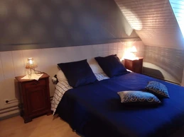 Séjour en gîte avec piscine, pour 12 personnes, avec piscine privée couverte en Creuse Chambre 4 - 1er étage Vue sur la piscine - 1 lit en 160 cm