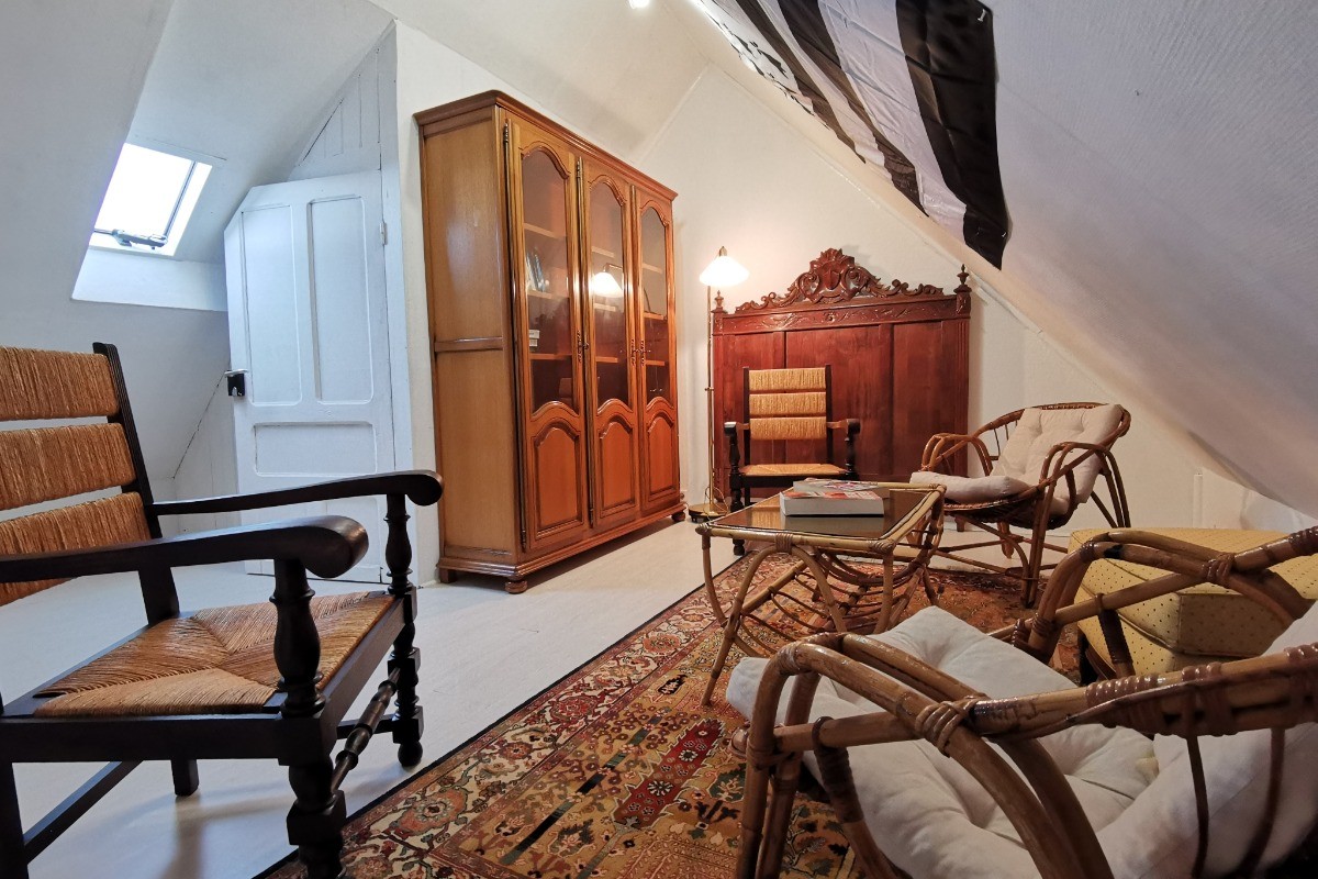 Etage 2: Espace TV et bibliothèque