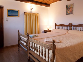 chambre JULIA avec 2 lits 90 cm ou 1 lit 180 cm