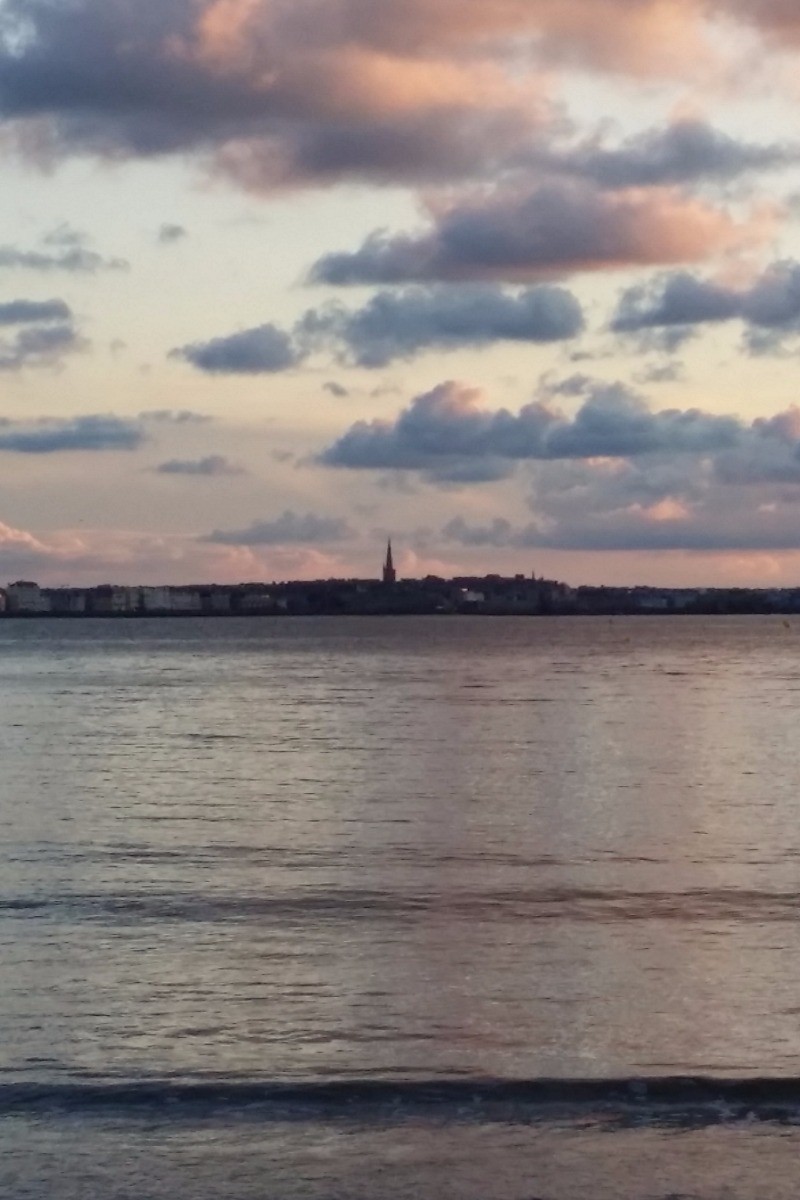 Saint-Malo avec une mer 'd'huile'