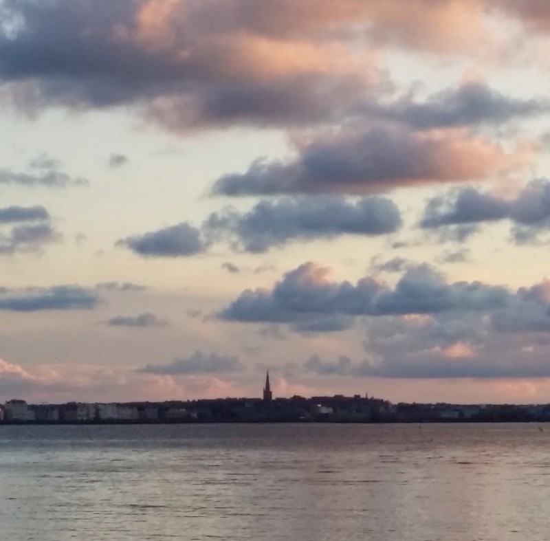 Saint-Malo avec une mer 'd'huile'