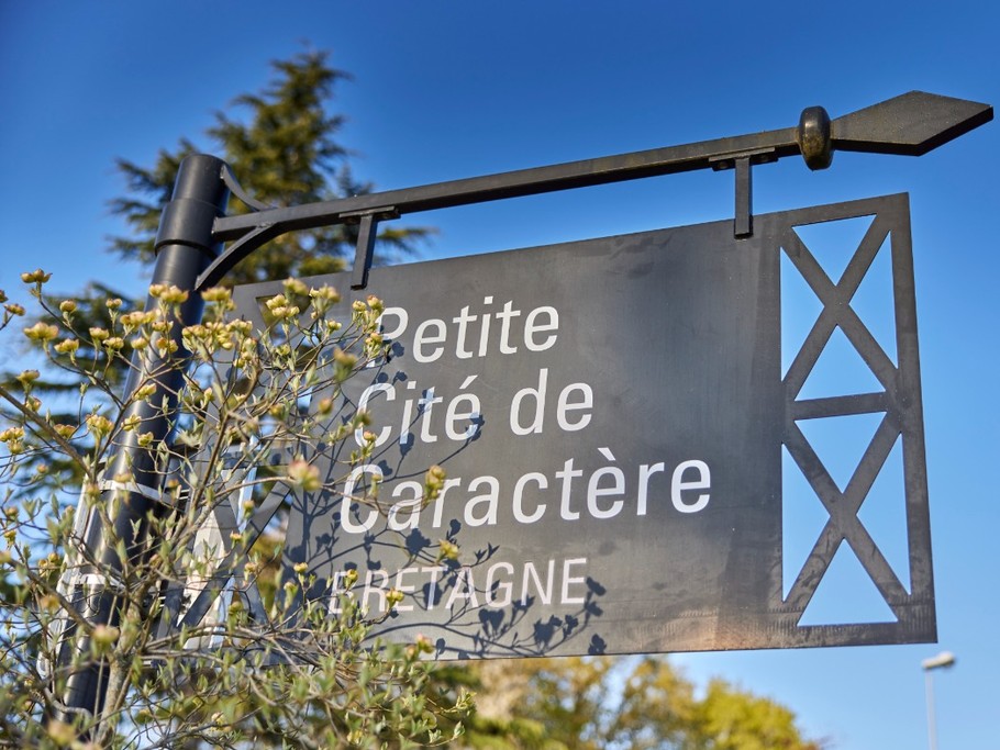 En toutes saisons - Les chemins de randonnée au départ du village vacances.– Les terrains de tennis (intérieur ou extérieur)– Les tables de ping-pong– La pêche dans nos étangs (carte fédérale obligatoire pour tous) et plus encore...