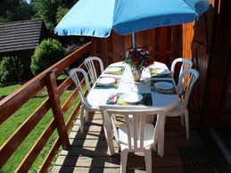 TERRASSE AVEC SALON DE JARDIN
