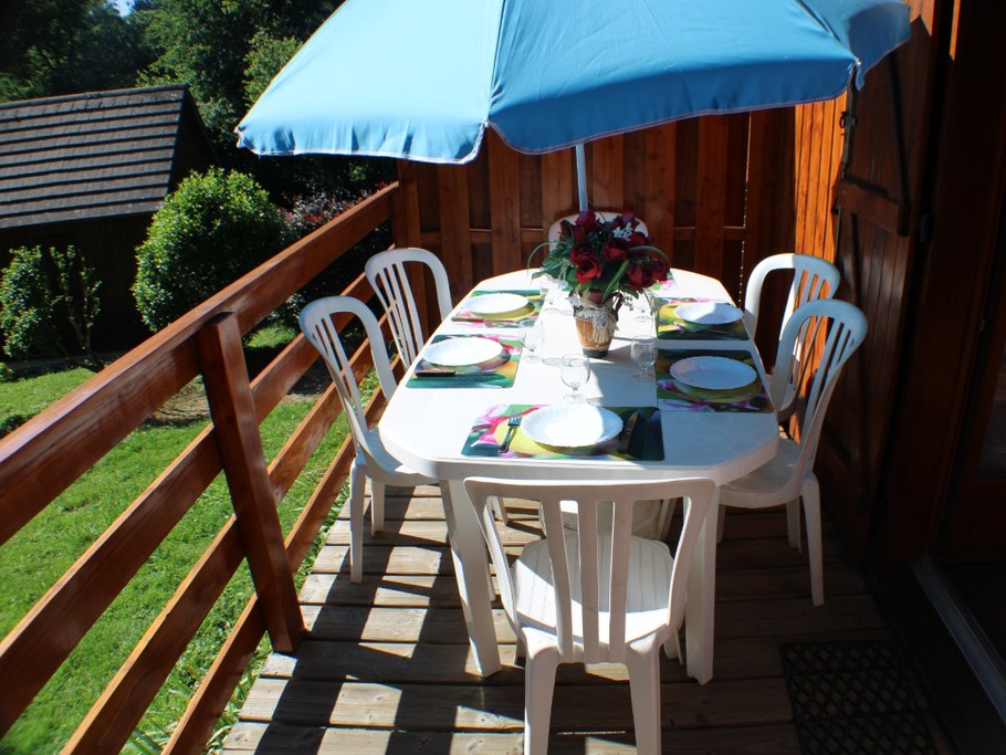TERRASSE AVEC SALON DE JARDIN