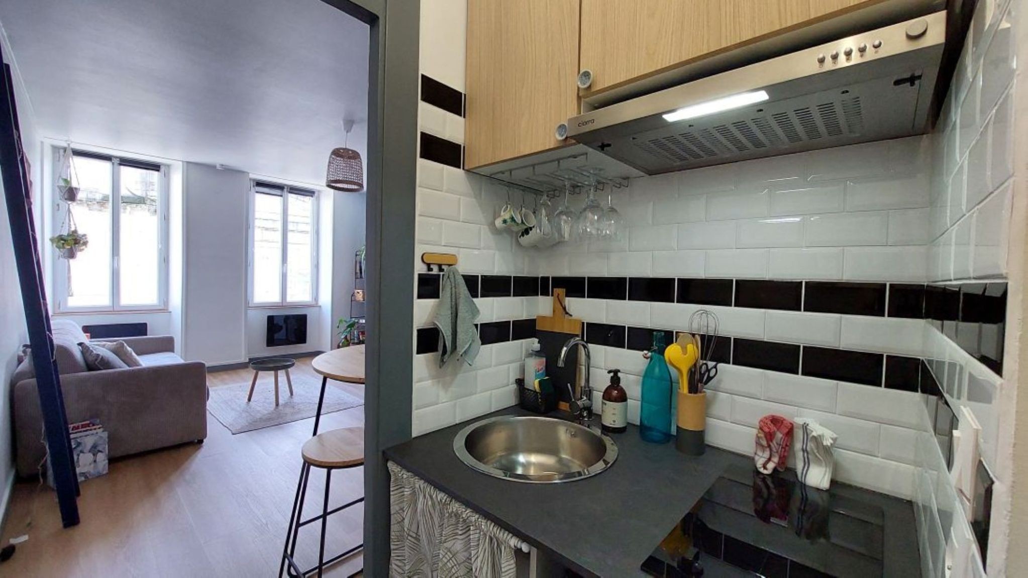 Studio lumineux pour 2 personnes de 33 m² au 1er étage, Centre ville de La Rochelle, Charente maritime